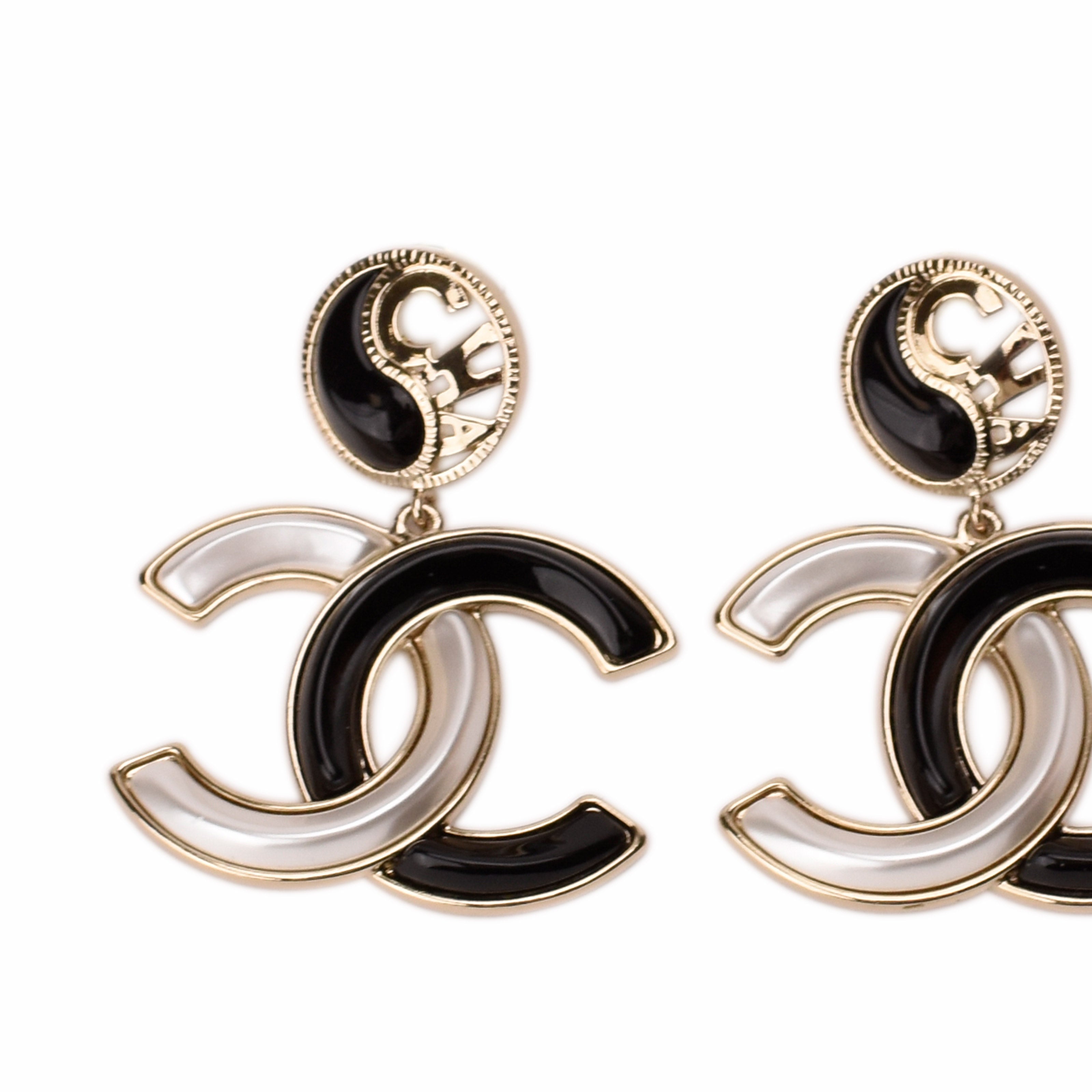 Chanel CC Logo Drop Earrings Black and White Enamel Gold Tone