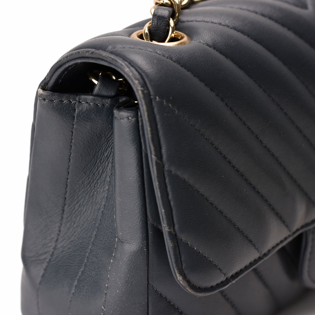 Black quilted leather shoulder bag with gold-tone chain strap, curated Pre-loved Luxury by Myluxe in Helsinki.