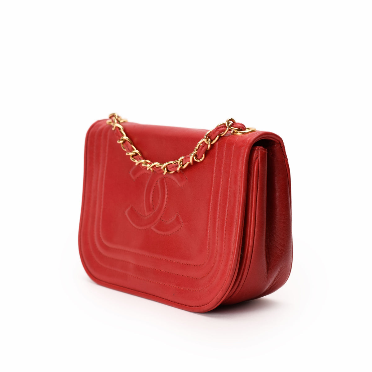 Red leather Chanel flap bag with gold chain strap, curated Pre-loved Luxury by Myluxe in Helsinki.
