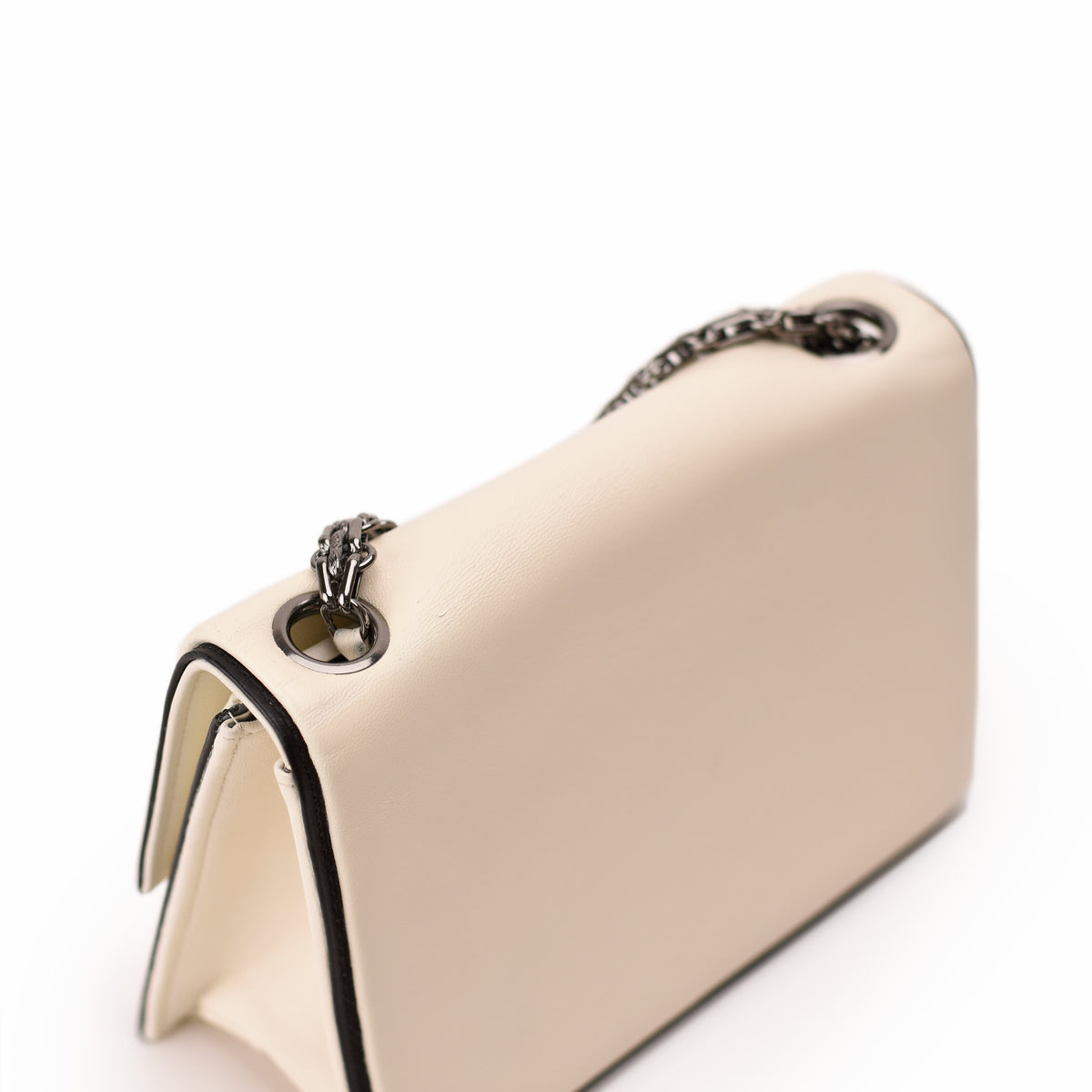 Cream leather luxury handbag with silver chain strap. curated Pre-loved Luxury by Myluxe in Helsinki.