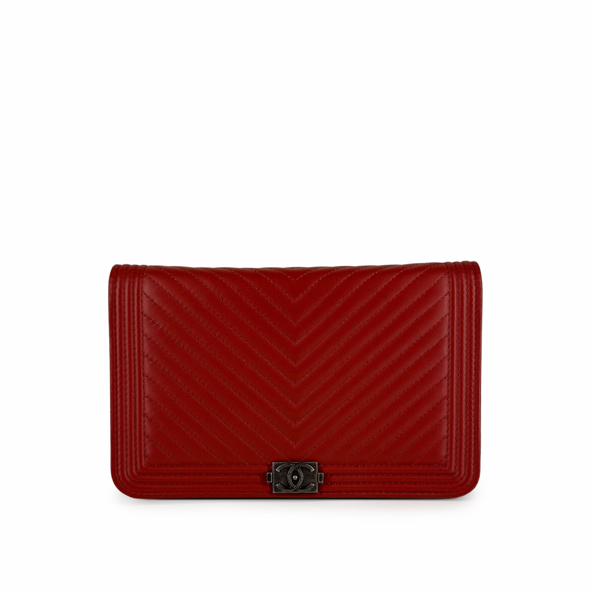Red quilted leather chevron wallet with silver hardware, curated Pre-loved Luxury by Myluxe in Helsinki.