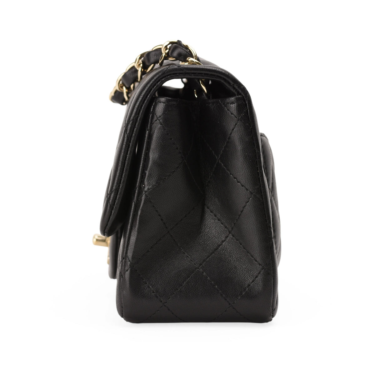 Black quilted lambskin Chanel handbag with gold-tone chain strap. curated Pre-loved Luxury by Myluxe in Helsinki.