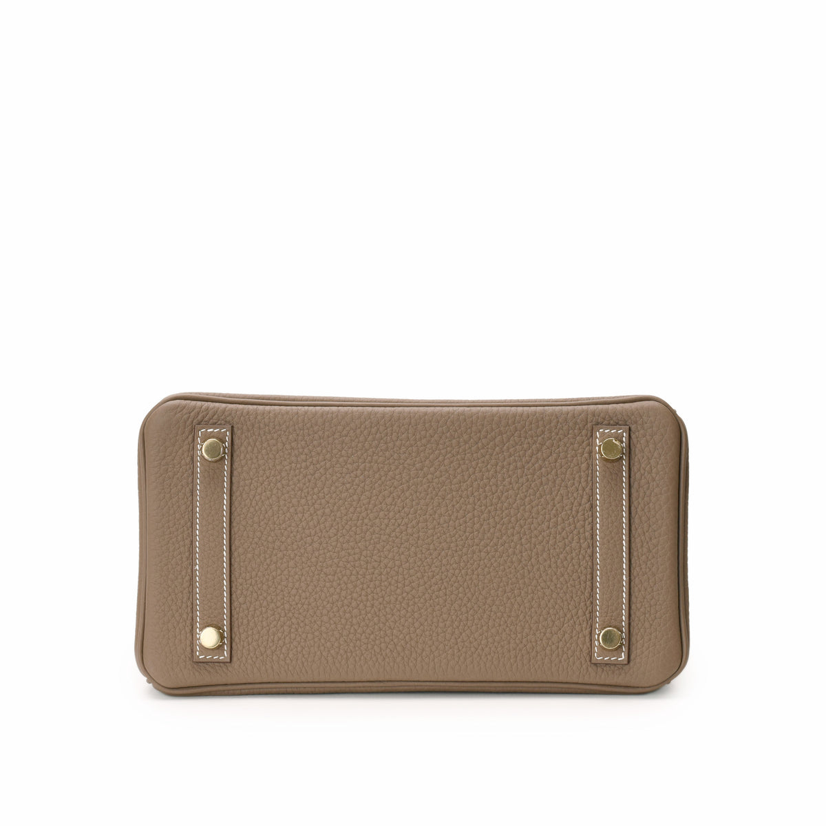 Taupe pebbled leather luxury clutch with gold-tone hardware. Curated Pre-loved Luxury by Myluxe in Helsinki.
