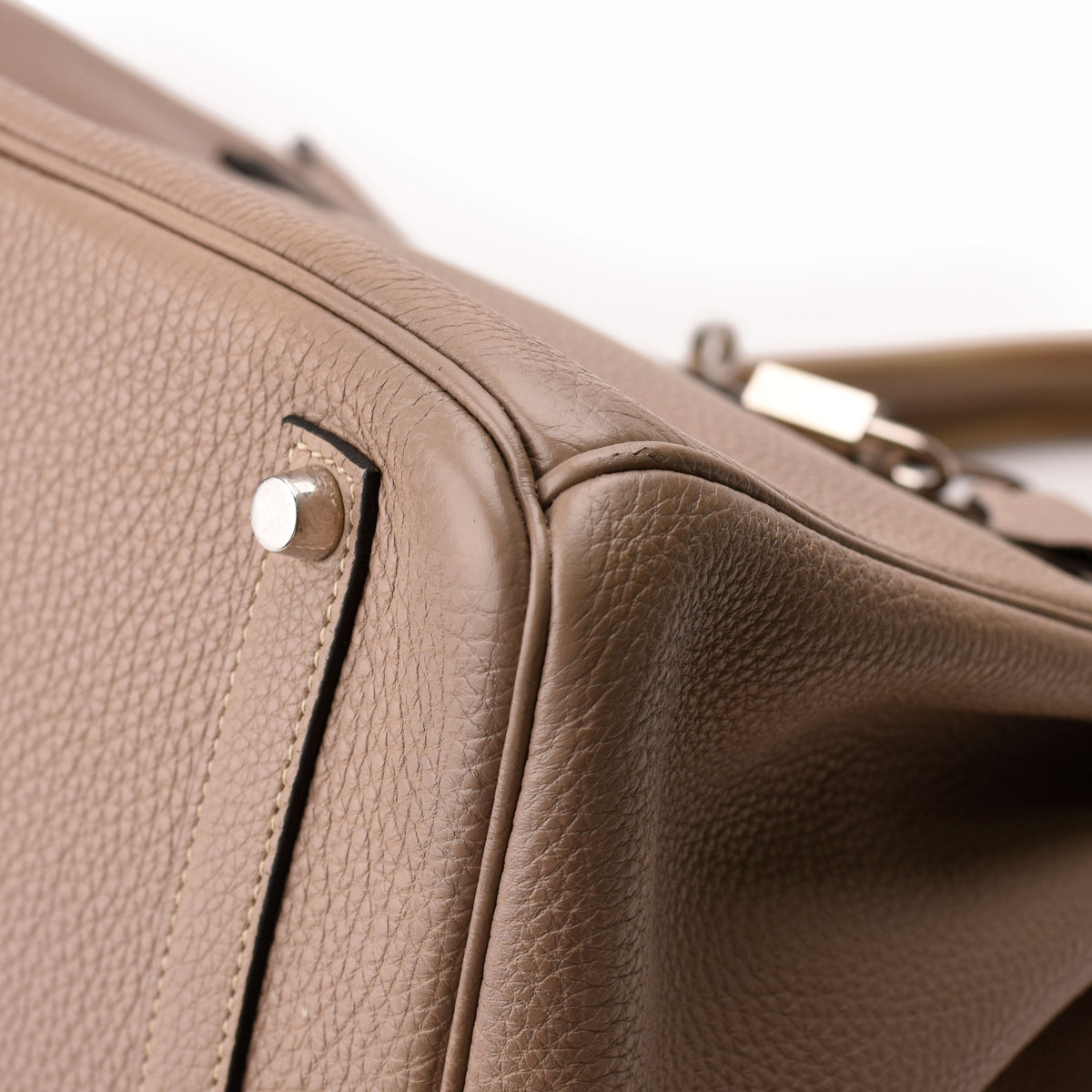Close-up of beige pebbled leather luxury handbag with silver hardware. curated Pre-loved Luxury by Myluxe in Helsinki.