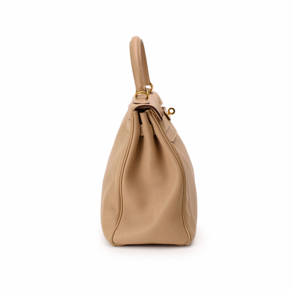 Beige leather Hermès handbag with gold-tone hardware, curated Pre-loved Luxury by Myluxe in Helsinki.