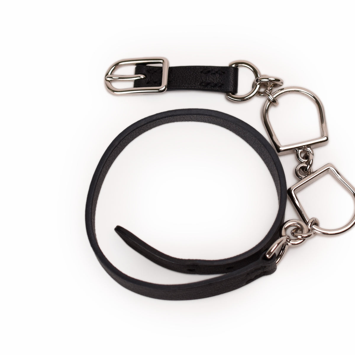 Black leather belt with silver-tone metal geometric link hardware. curated Pre-loved Luxury by Myluxe in Helsinki.
