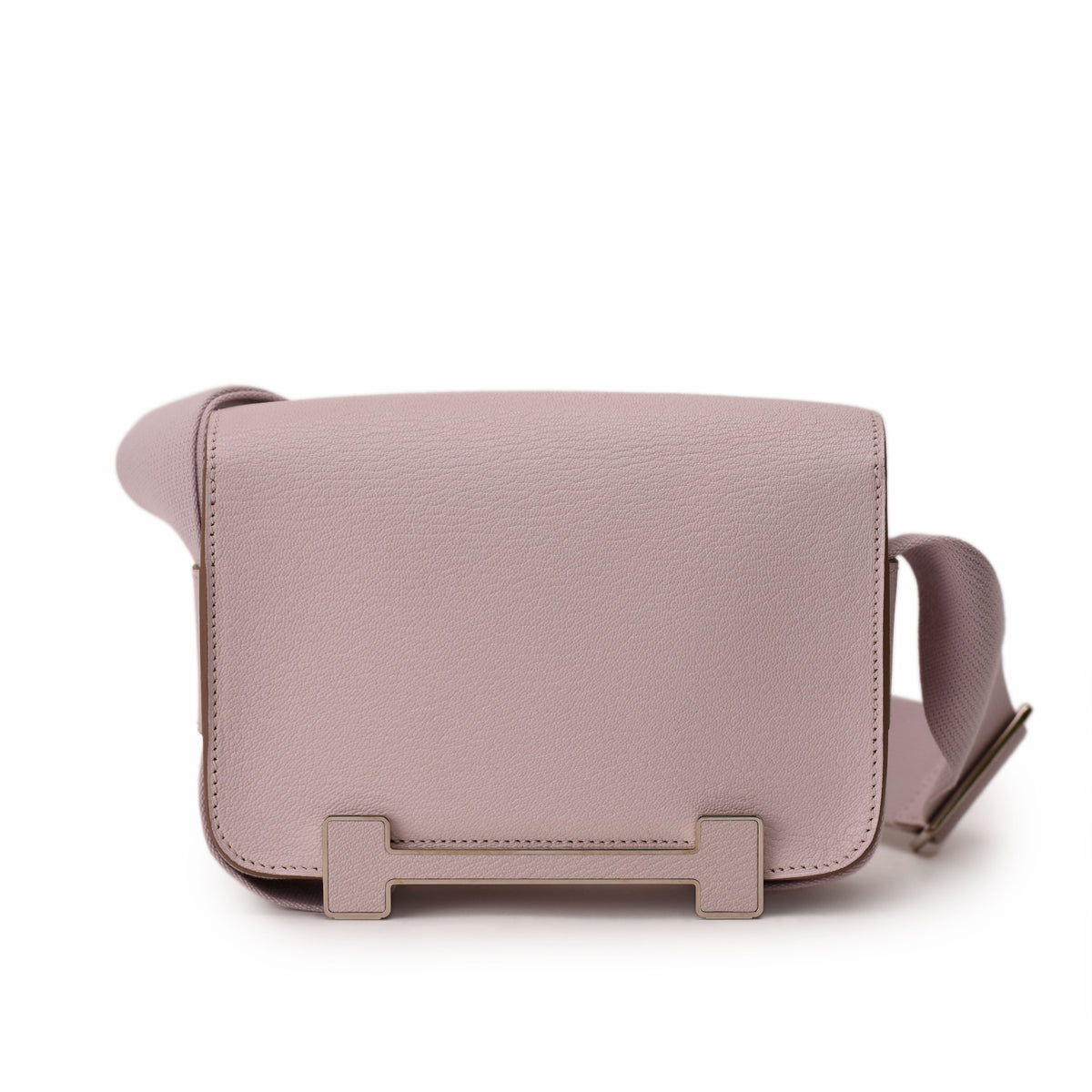 Mauve grained leather crossbody bag with silver hardware. curated Pre-loved Luxury by Myluxe in Helsinki.