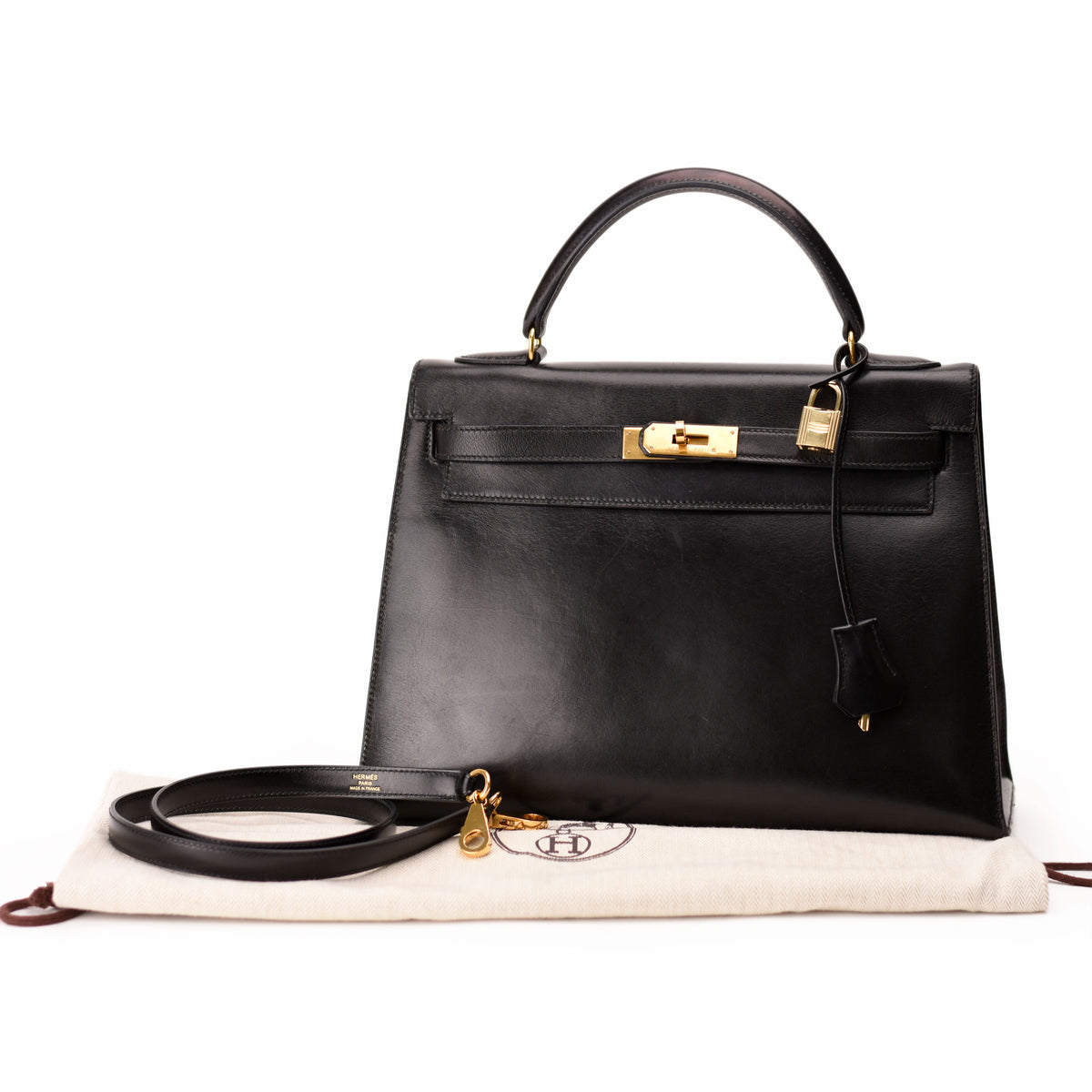 Hermès black leather handbag with gold-tone hardware and shoulder strap. curated Pre-loved Luxury by Myluxe in Helsinki.
