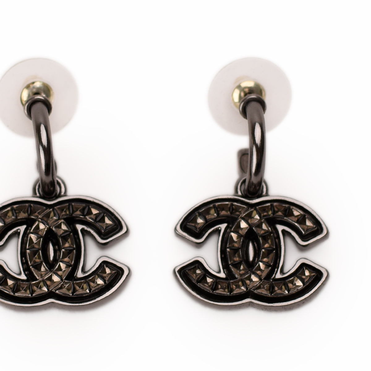 Chanel interlocking CC logo earrings in gunmetal tone with studded detail. curated Pre-loved Luxury by Myluxe in Helsinki.
