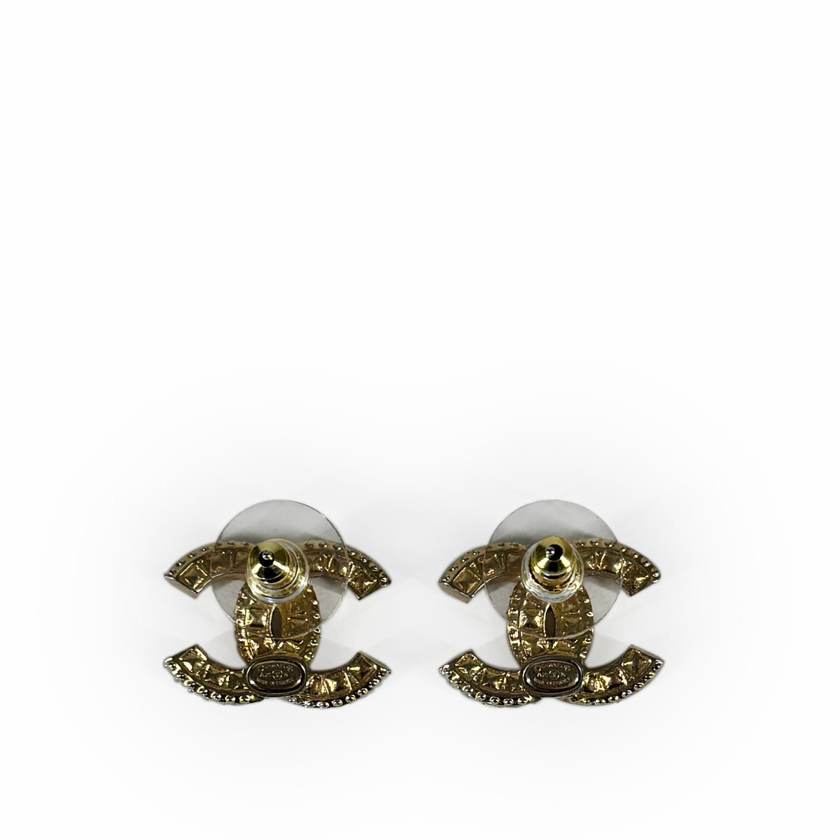 Gold-toned Chanel interlocking C logo cufflinks, curated Pre-loved Luxury by Myluxe in Helsinki.