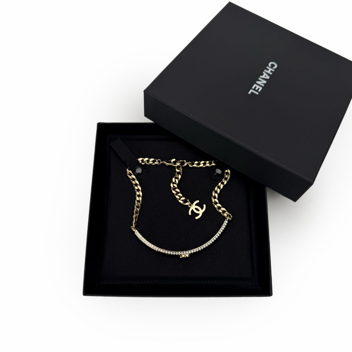 Gold-tone Chanel chain necklace with interlocking CC logo charm, curated Pre-loved Luxury by Myluxe in Helsinki.