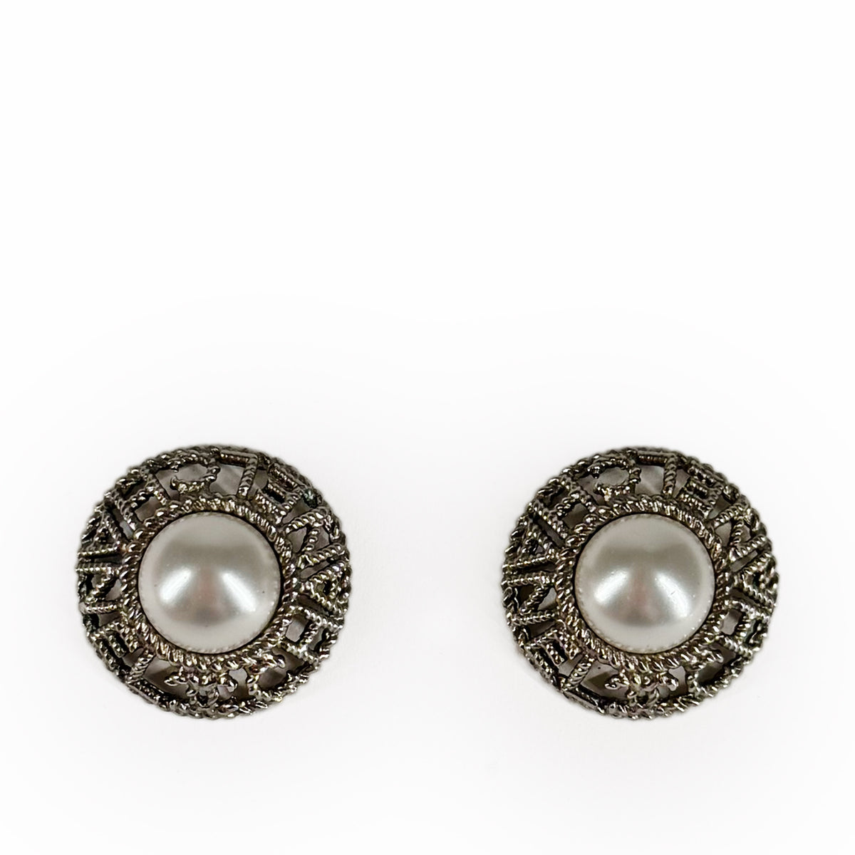 Silver-tone filigree round stud earrings with central white pearls, curated Pre-loved Luxury by Myluxe in Helsinki.