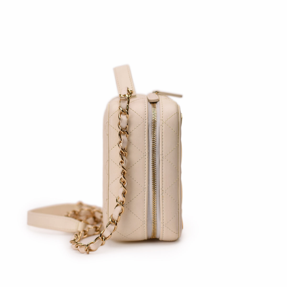 Cream quilted leather crossbody bag with gold-tone chain strap. curated Pre-loved Luxury by Myluxe in Helsinki.