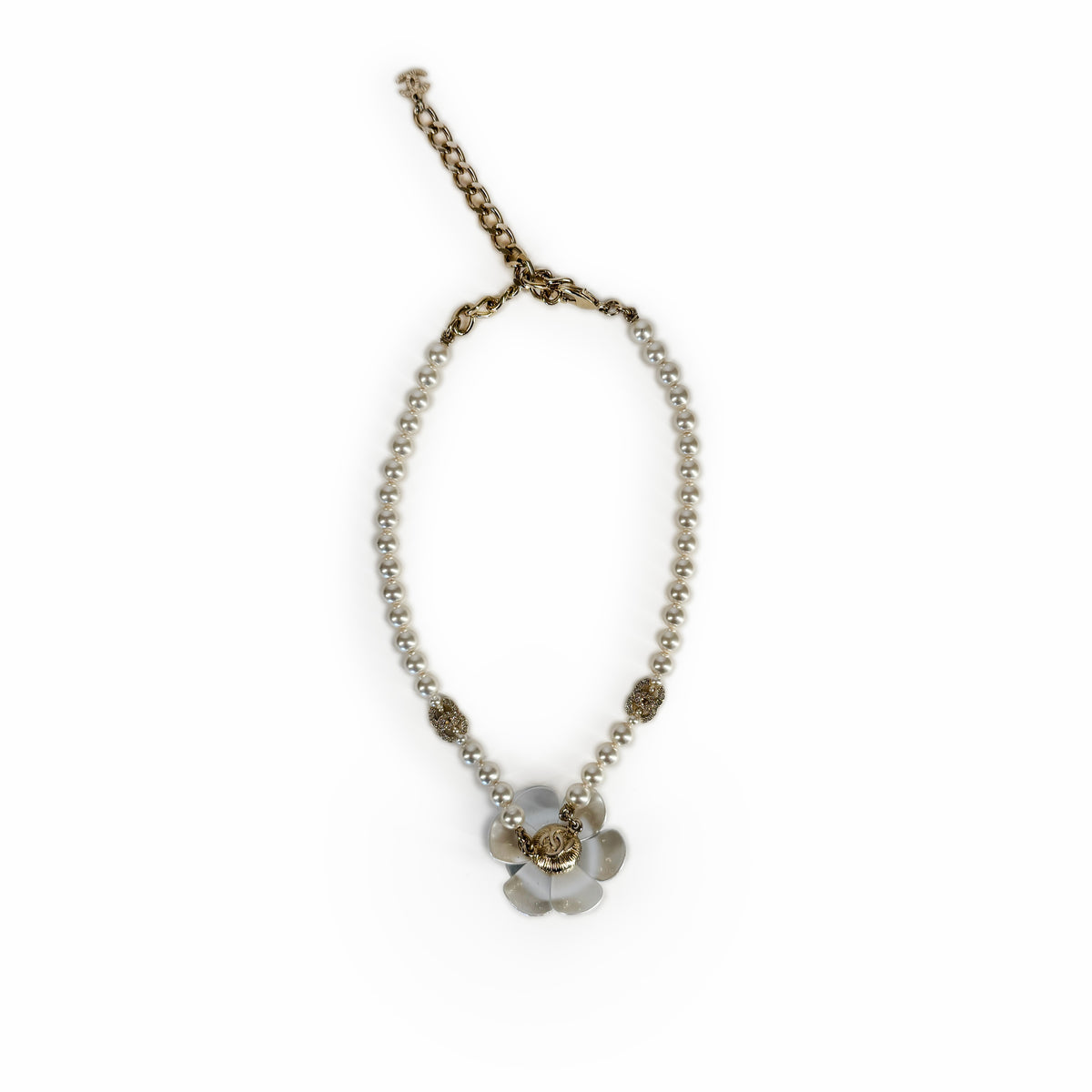 Elegant pearl necklace with a gold-tone floral charm, curated Pre-loved Luxury by Myluxe in Helsinki.