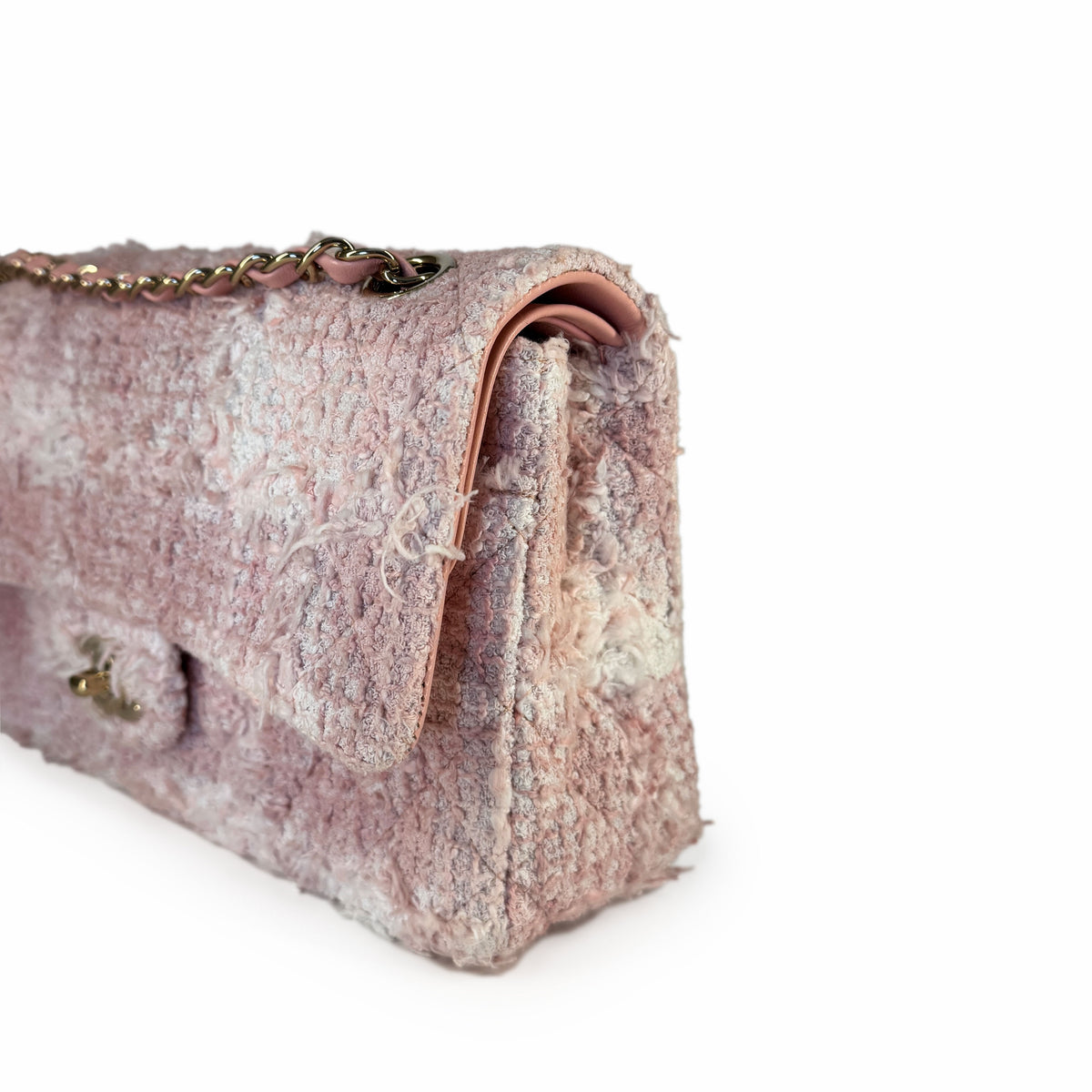 Pink textured bouclé fabric flap handbag with gold chain strap, curated Pre-loved Luxury by Myluxe in Helsinki.