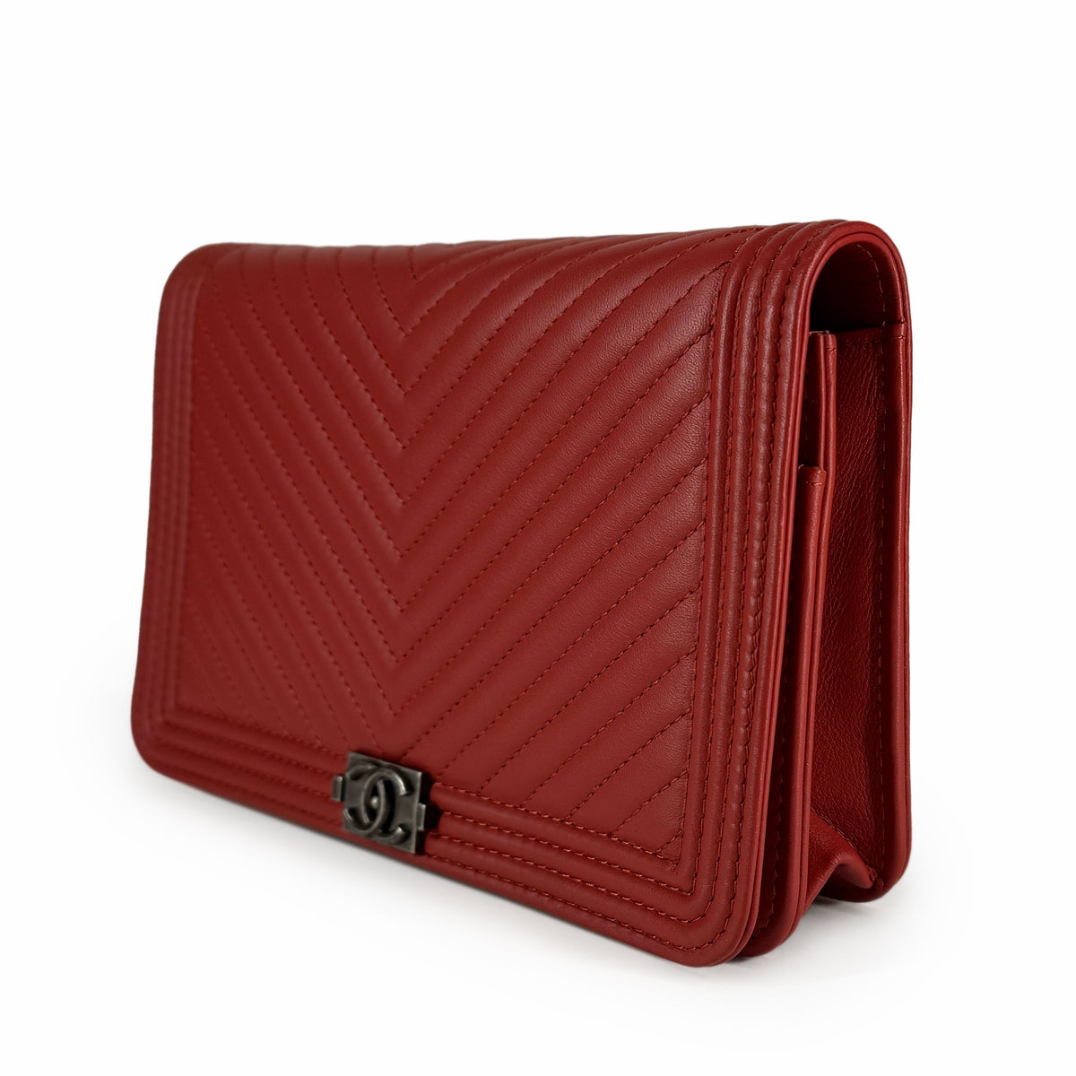 Red chevron quilted leather Chanel flap wallet, curated Pre-loved Luxury by Myluxe in Helsinki.