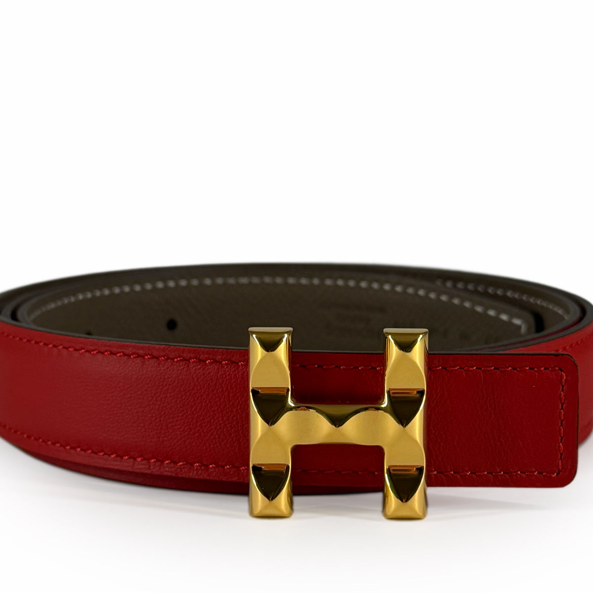 Red leather belt with a gold-tone H-shaped buckle, curated Pre-loved Luxury by Myluxe in Helsinki.