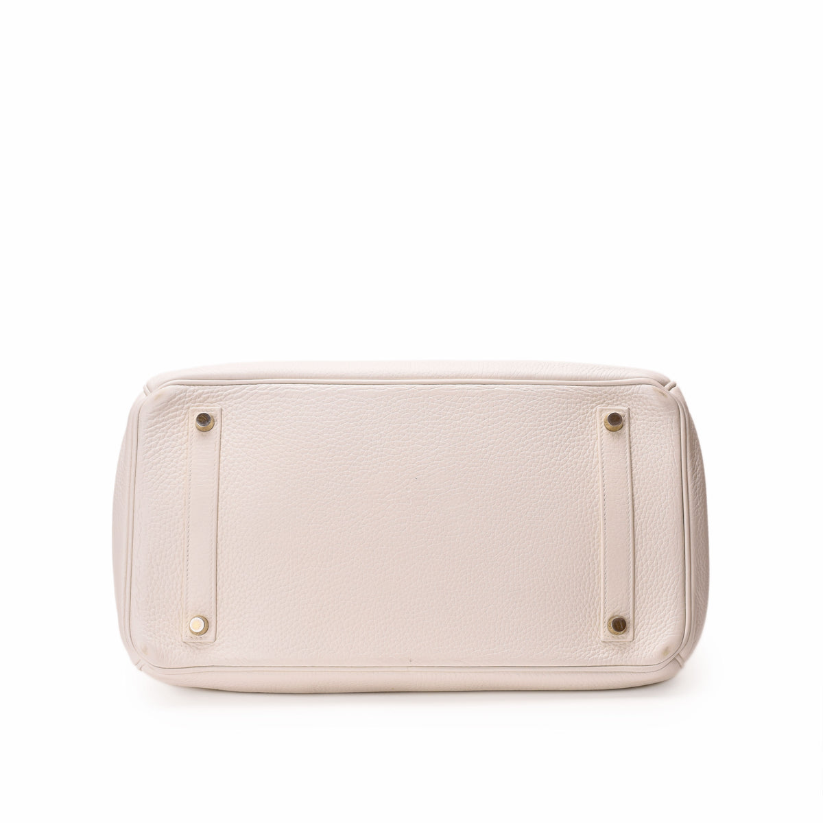 Bottom view of a cream pebbled leather luxury handbag with gold-tone metal feet. Curated Pre-loved Luxury by Myluxe in Helsinki.