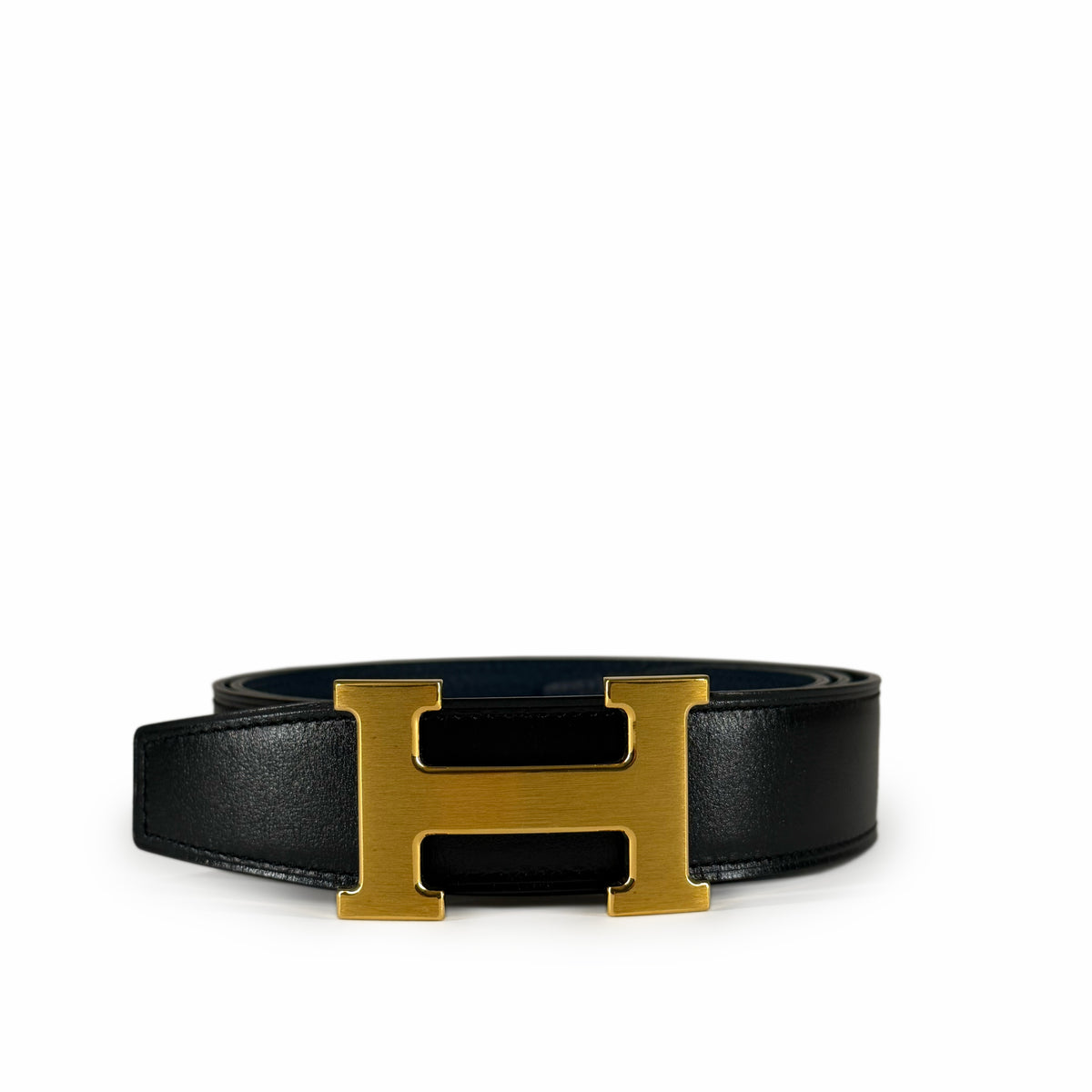 Black leather belt with a gold-toned H buckle, curated Pre-loved Luxury by Myluxe in Helsinki.