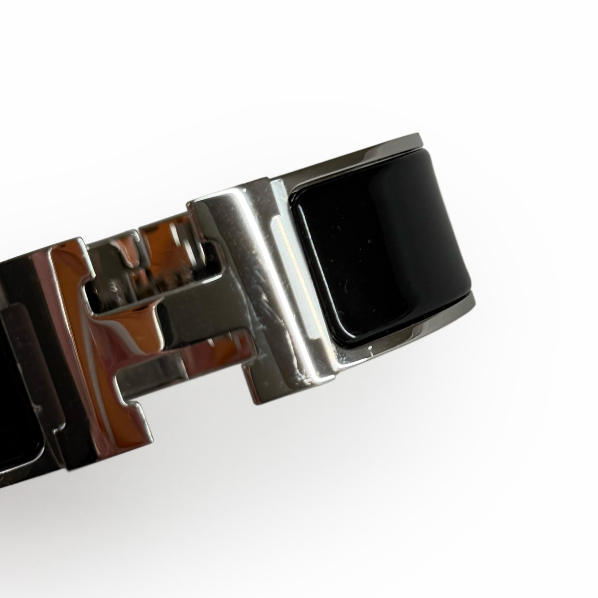 Silver-toned metallic luxury belt buckle with black enamel inlay, curated Pre-loved Luxury by Myluxe in Helsinki.