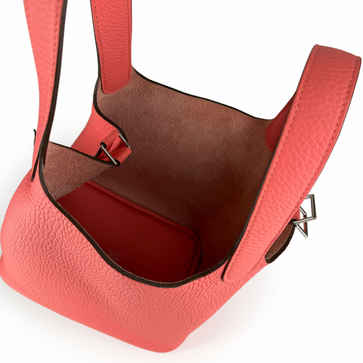 Coral pink pebbled leather tote bag with spacious interior, curated Pre-loved Luxury by Myluxe in Helsinki.