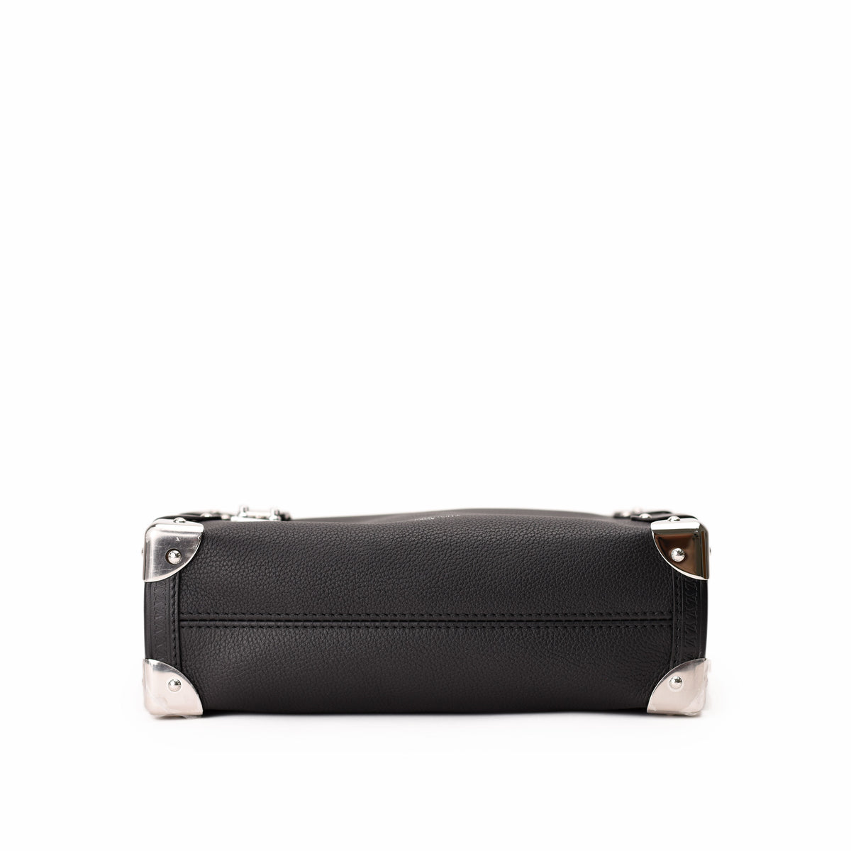 Black grained leather luxury handbag with silver-tone metal corner protectors. curated Pre-loved Luxury by Myluxe in Helsinki.