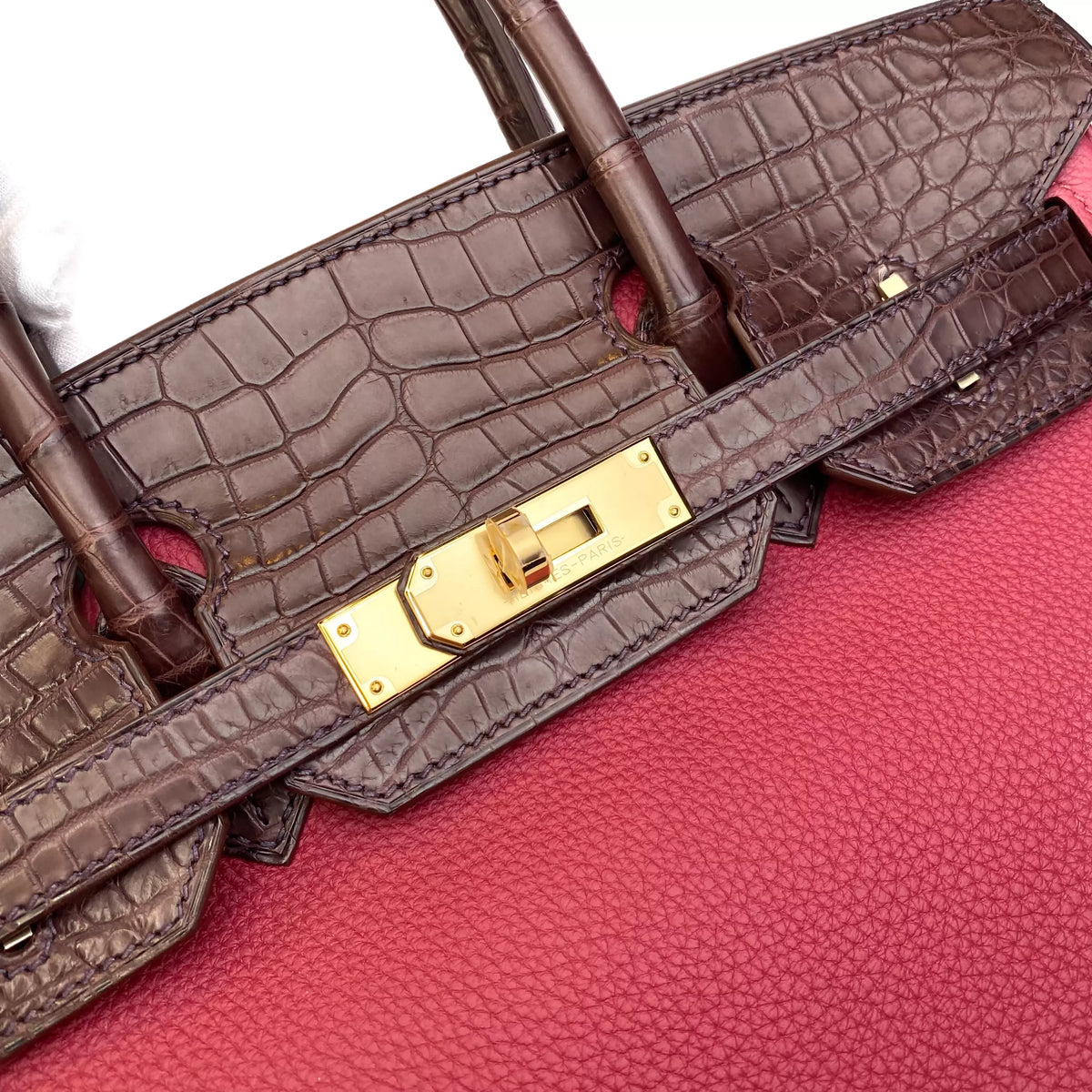 Hermès Birkin 30 Touch Rouge Sellier Matte Alligator and Rouge Grenat Togo Gold Hardware Detail